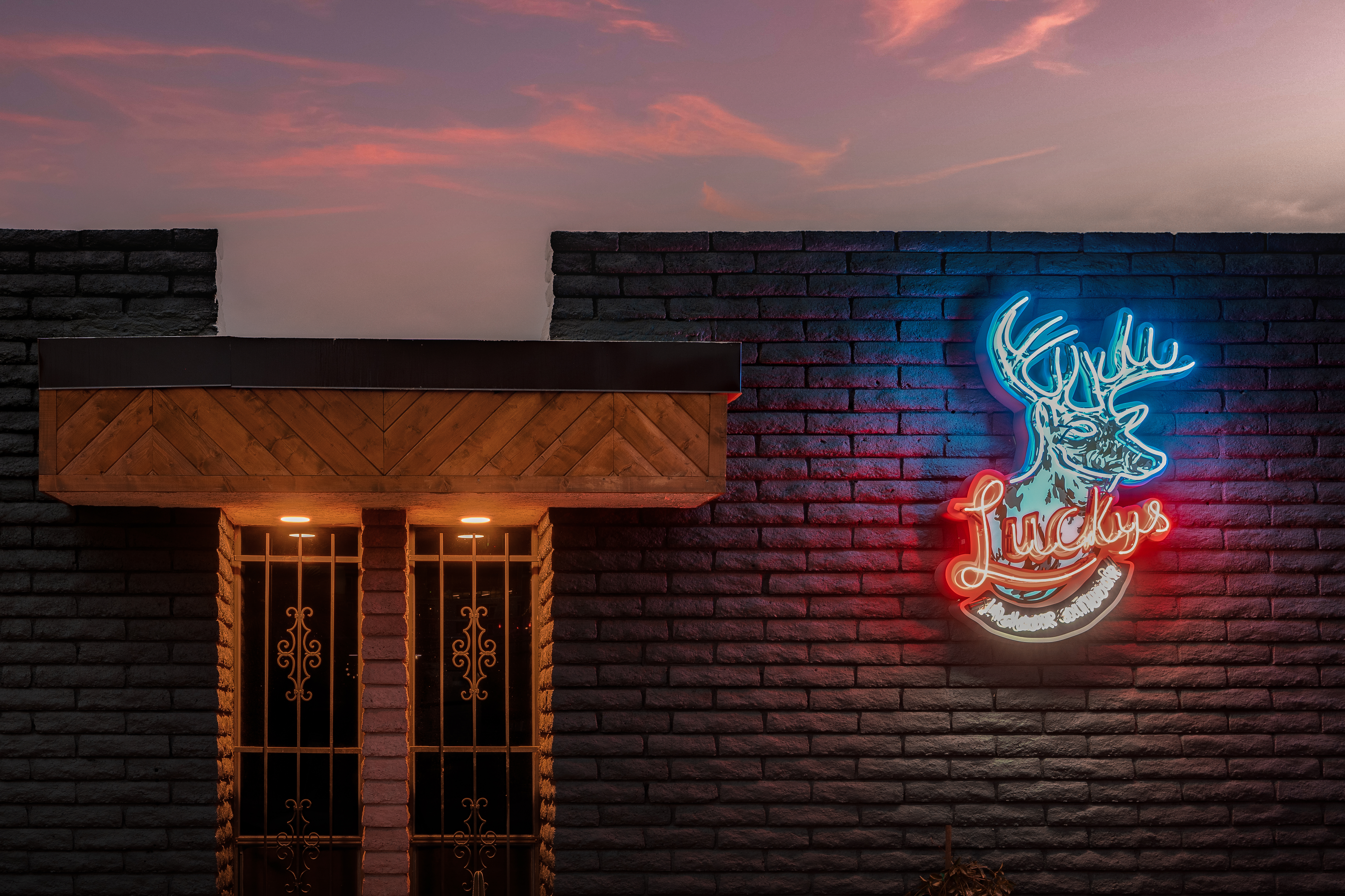 Luckys I Indoor Outdoor – True North Studio